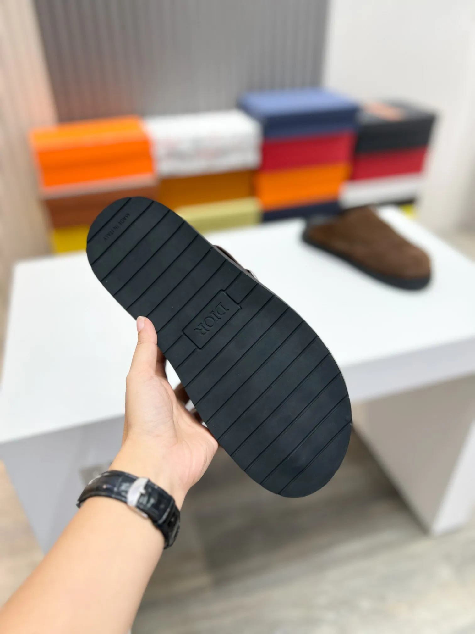 Men's Men's Shoes 💰360 [New Style] 🐝🐝2025ss Dior's latest men's slippers are a must-have. Dior Alias ​​Men's Genuine Leather Slippers This summer new Alias ​​sandal embodies a casual and elegant style. Carefully crafted from grained cow leather and Oblique printed fabric, with cowhide lining! Cross-strap design with metal-clad brass CD Diamond logo. The imported cowhide leather and rubber sole adds sophistication and comfort, while Oblique print-effect anti-slip panels add style. Code: 38-44 (45 can be customized